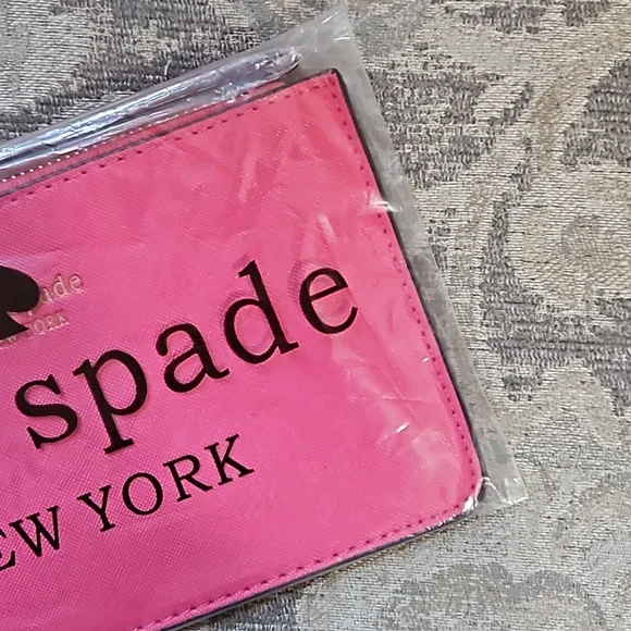 Gifted NIP Kate Spade Dark Pink Wristlet - Picture 5 of 10